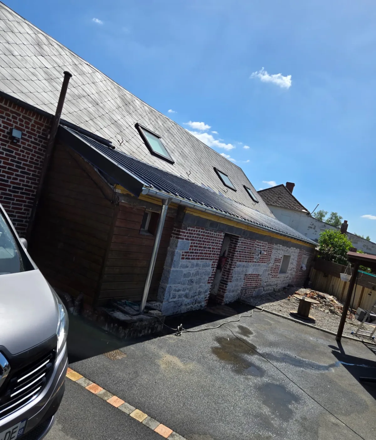 Chantier de rénovation, bardage bois et ardoise — ZD Habitat Sur