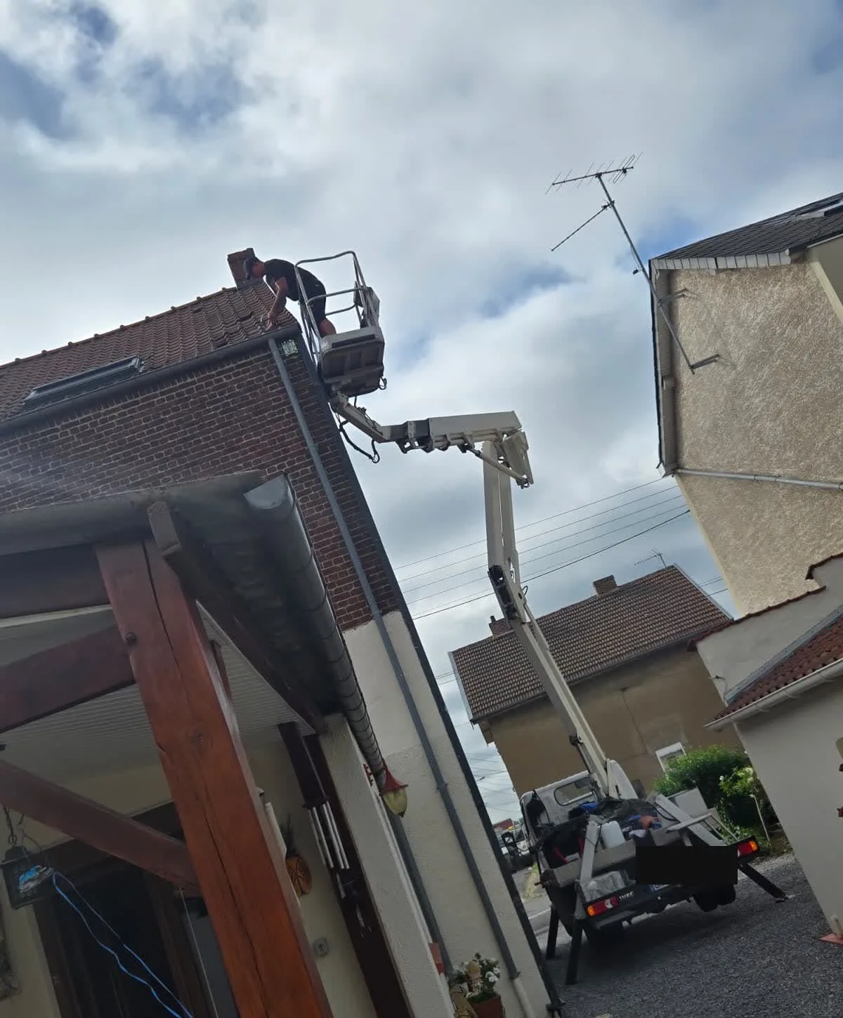 Intervention en nacelle sur souche de cheminée — ZD Habitat Sur